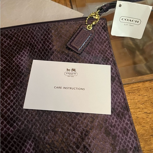 COACH Purple Snakeskin Embossed Leather Tech Ipad Tablet Zip Pouch Bag - Picture 6 of 7